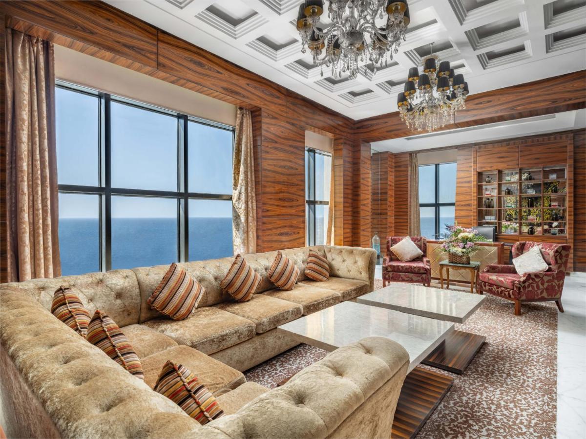 The Venue Jeddah Corniche Otel Dış mekan fotoğraf A living room in a luxury apartment
