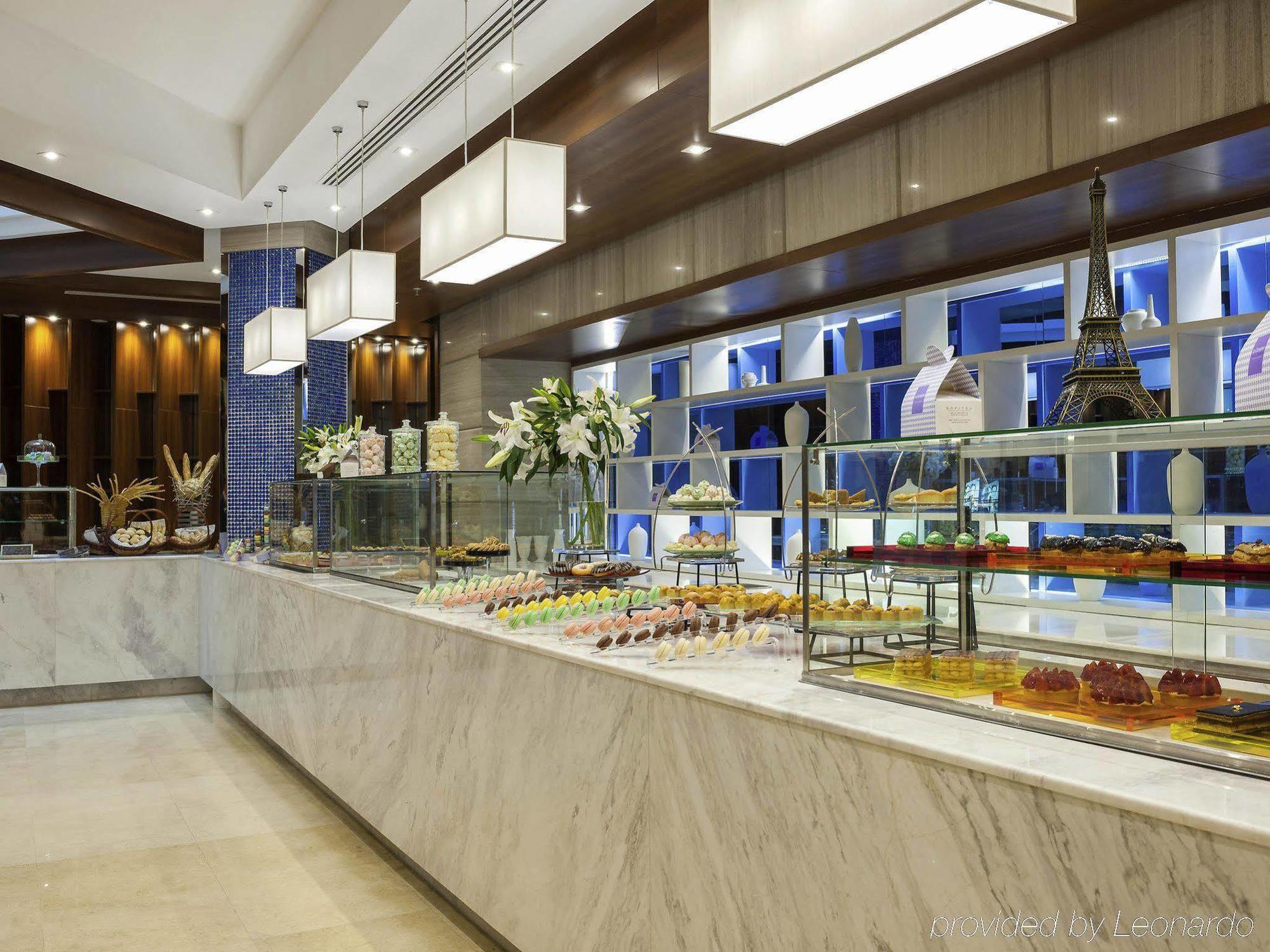 The Venue Jeddah Corniche Otel Dış mekan fotoğraf The buffet at the hotel